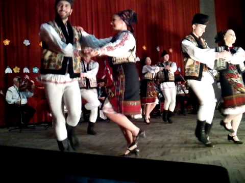 Ansamblul folcloric Doina Aiudului.