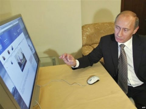 Путин в skype разговаривает с Медведивым.Ххахахаххаха