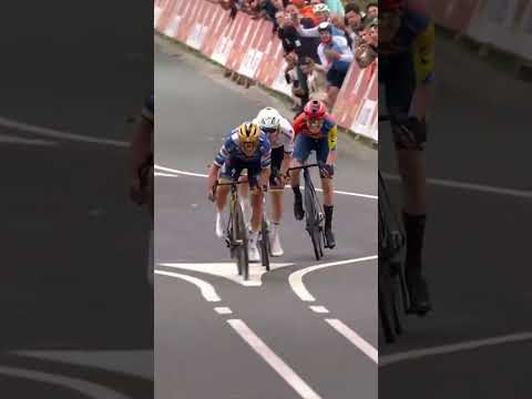 WHAT A MOMENT ???????? Skjelmose BEAT BOTH the World & Olympic champs to win an epic Amstel Gold Race!