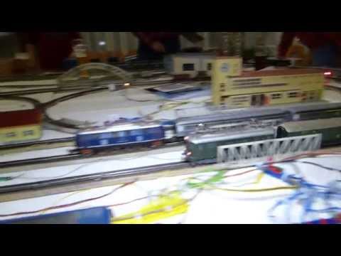 39. Stummi-Treff WN,  14 - Zwei Personenzüge halten am Signal (Märklin 443)