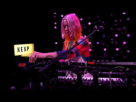 M83 – Gone (Live on KEXP)