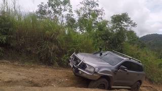 preview picture of video 'Ford Everest offroad crawling'