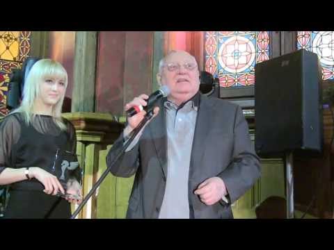 Mikhail Gorbachev gives prize Anna Ushenina