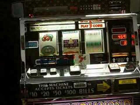 Double Diamond Deluxe Slot Machine