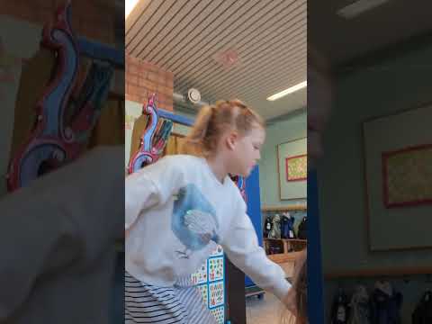 Poppenkast emilie janssen LKO2B : dierentuin 1 jarig bestaan