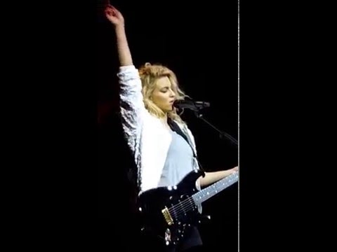 Tori Kelly - Expensive (W/ WHISTLE TONE) Live in Massey Hall, Toronto (May 3rd, 2016)