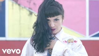 Amárrame Music Video