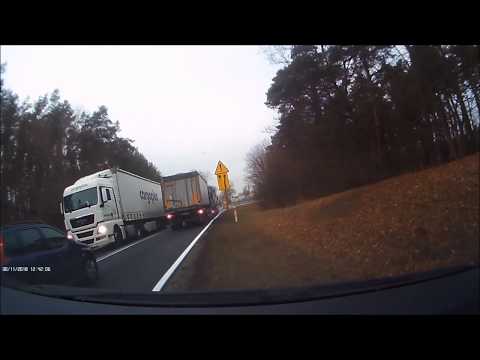 DK10 Piła 30.11.2018 12.40 VW + Peugeot kolizja wypadek