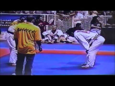 Carlos Machado vs Eduardo Mano (Gracie Humaitá) at 1997 Rickson Gracie Tournament