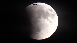 Super Moon Entering Earth's Shadow BEFORE Total Lunar Eclipse (Time Lapse)