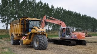 preview picture of video 'Ecoservice Europe - Challenger Terra-Gator - mest voeren'