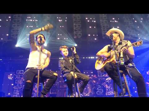 Jolene - The BossHoss w/Special Guest Nico Rosseburg Live@Barclaycard Arena Hamburg