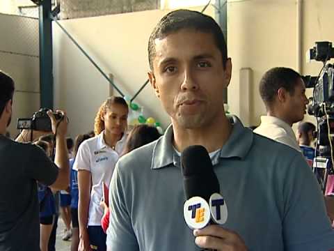 Alexandra Nascimento inaugura projeto em escola