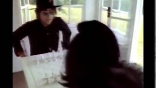 Footage of John Lennon and Yoko playing chess. Both have the white pieces!?