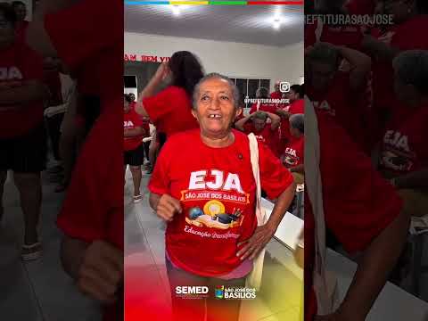 Prefeito Máquina Ronaldo Vieira Entrega Fardamento a Alunos da EJA em São José dos Basílios-Ma.