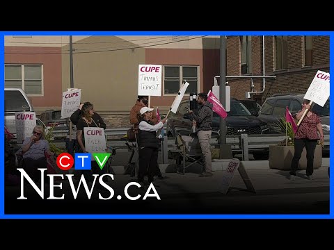 Timmins Transit workers strike, say service staff left behind in contract offer