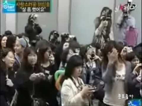 Dunkin Donut Fansign 15.10.09 by YTN Star