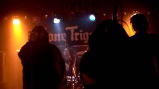 Bone Trigger with Jezla - Tell (Live @ The Blue Moon)