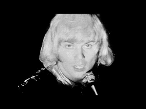 Danny - Aina ikävä jonnekin (feat. Aki Tykki) (Virallinen musiikkivideo)