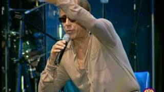 Teo Teocoli imita Adriano Celentano