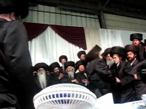 Rachmistrivke wedding Rebbe and choson