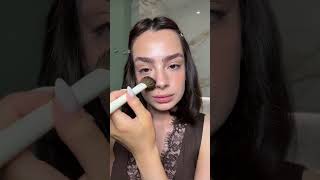 Летний макияж с веснушками