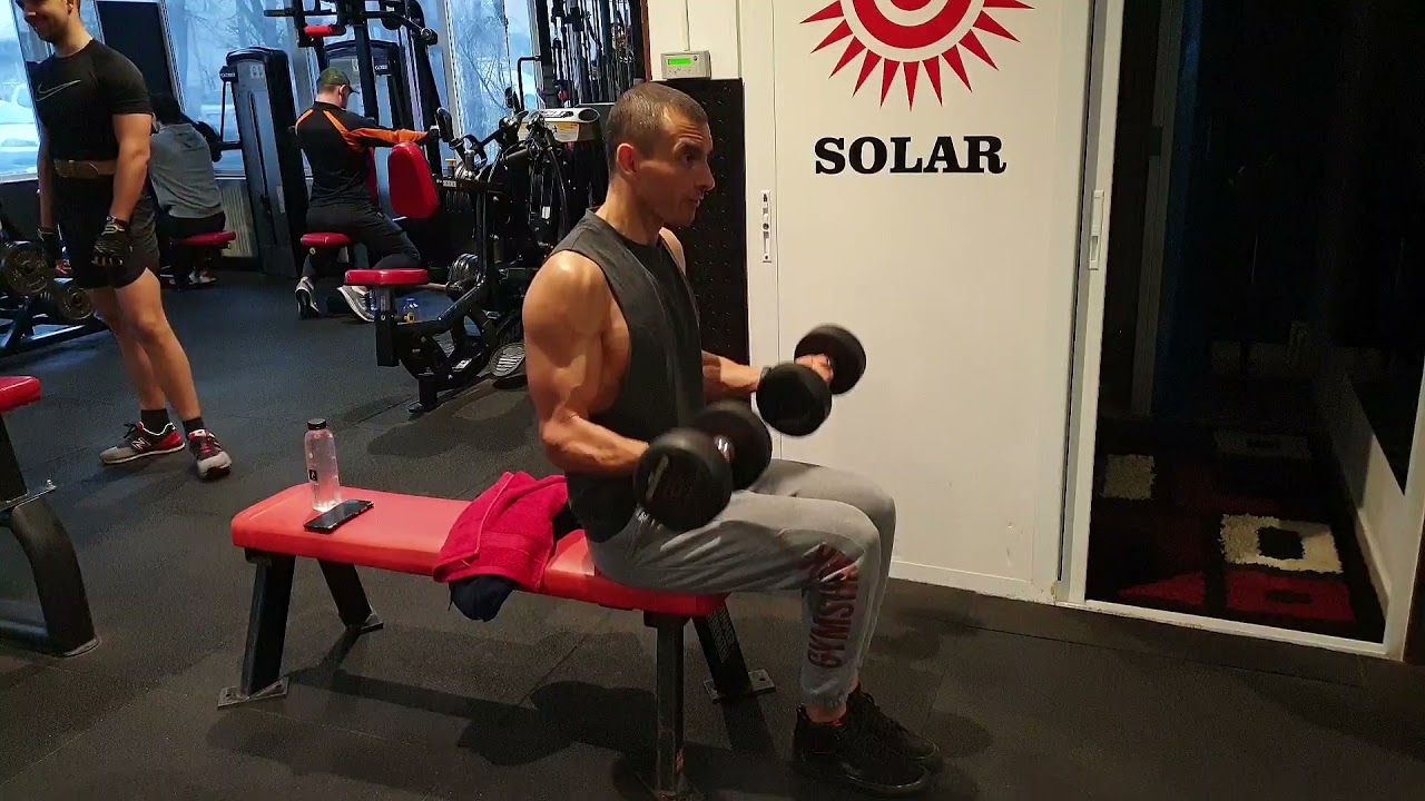 Flexii pentru biceps, din așezat, cu gantere, brațele ușor rotite extern