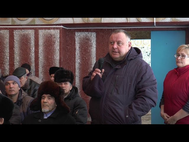 Одним-клуб, другим-благоустроенные дороги