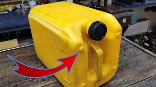 No one has ever recycled plastic canister like this. The country craftsman showed his tricks