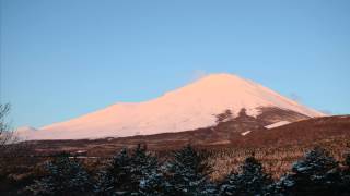 preview picture of video '[4K] タイムラプス　夜明けの富士山　紅富士の変化　小山町須走から撮影　~ Mt. Fuji in dawn as Benifuji ～'