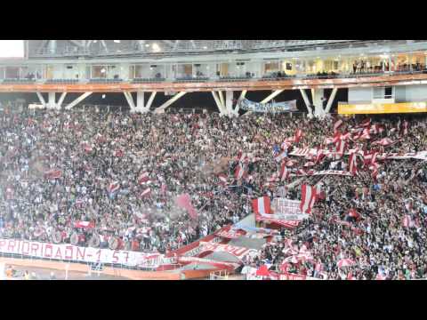 "El recibimiento con llegó la banda de la plata. Estudiantes 1 - 2 River. Copa sudamericana 2014." Barra: Los Leales &bull; Club: Estudiantes de La Plata