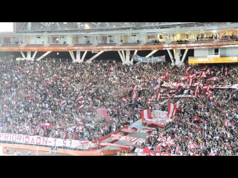 "El recibimiento con llegó la banda de la plata. Estudiantes 1 - 2 River. Copa sudamericana 2014." Barra: Los Leales • Club: Estudiantes de La Plata