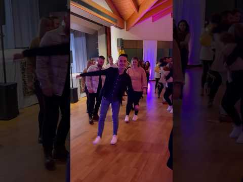 EVERYBODY knows this Flashmob am I right?😄 #fantasygirl #linedance #flashmob