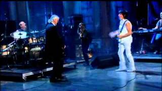 Jeff Beck performs at the Rock and Roll Hall of Fame&#39;s Induction Ceremony 2009
