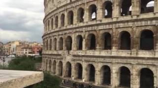 Rosa Perez en El coliseo en Roma Italia