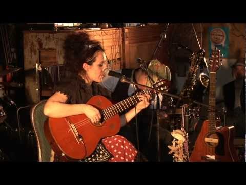 Kirsty Almeida - 'Butterflies' (Live at Favela Chic)