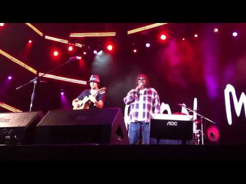 Jason Mraz & Milton Nascimento    Simplesmente Tudo    Brazil 2011 HD