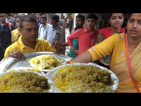 Over Thousands  of People Eating Chicken & Mutton Biryani | Durga Puja 2018 Deshapriya Park Kolkata Video