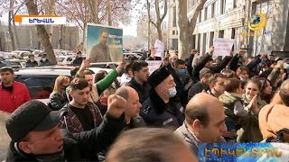 «Ազատություն Վահան Բադասյանին». քաղաքացիները բողոքի ակցիա են արել գլխավոր դատախազության մոտ