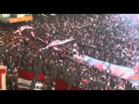 "La canción más emotiva de la Historia de Los Pincharratas" Barra: Los Leales &bull; Club: Estudiantes de La Plata