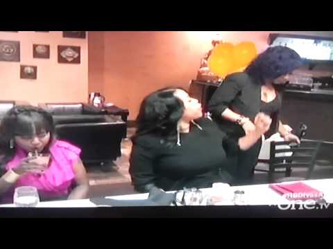 Syleena Johnson roasts Nicci Gilbert