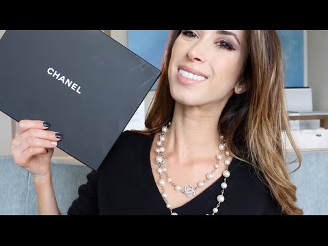 download lagu mp3 mp4 Chanel Pearls, download lagu Chanel Pearls gratis, unduh video klip Chanel Pearls
