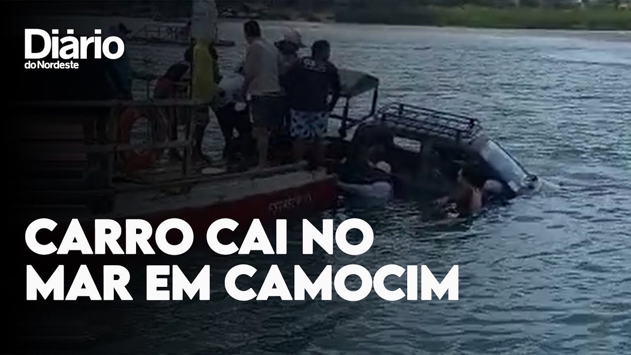 Imagem da notícia: Carro com turistas cai no mar durante travessia de balsa em Camocim, interior do Ceará