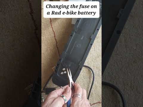 Changing the fuse in a RAD e-bike battery