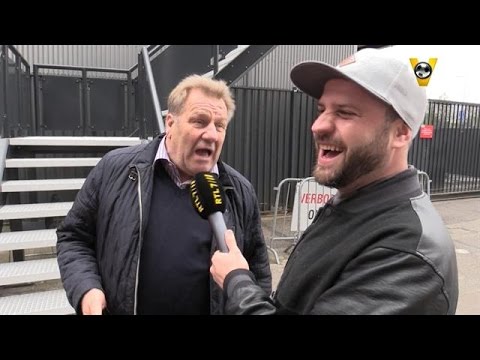 Heeft Jan zijn zwembroek bij zich? - VOETBAL INSIDE