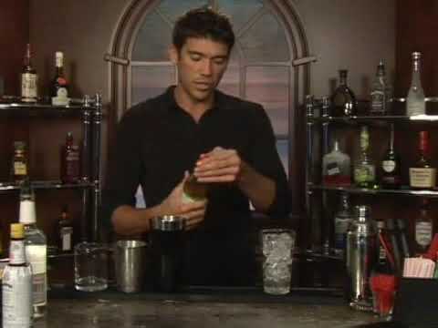 How to Make the Bennett Cocktail Mixed Drink