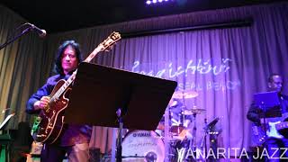 Blake Aaron doing his big hit Drive live for the first time.