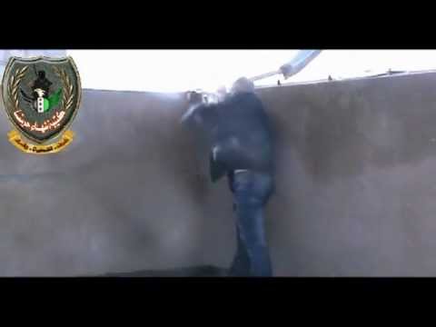 تمركز قناصي سرية الشهيد نور الدين الريس التابعة لكتيبة شهداء حرستا على سطح مكتب البريد في مدينة حرستا في ريف دمشق