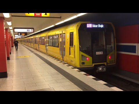 Züge am Bahnhof Osloer Straße | Station der U9 | (U-Bahn Berlin)