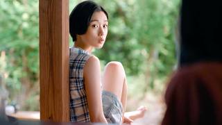 【河合優実】「え、あたしが踊る…？」縁側で美脚あらわ、戸惑う表情／サントリー生ビール 60秒CM